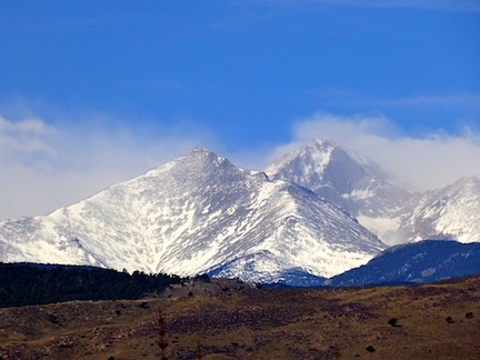 Landscape picture of a snowy mountain. 